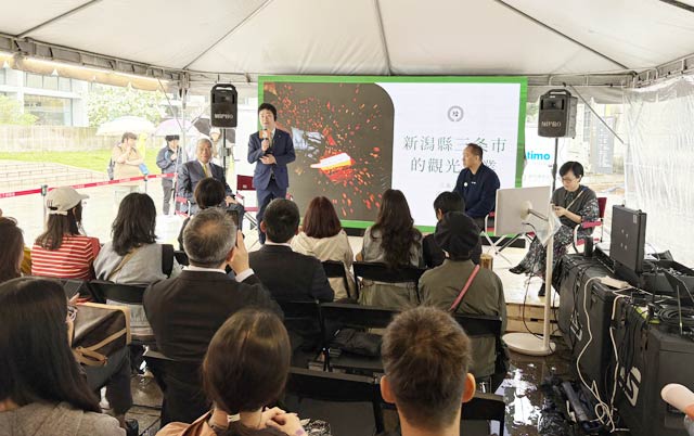 滝沢三条市長も登壇してトークショー