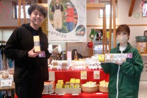 「新社会人は社会の新しい卵」 道の駅たがみで「たまごたまご｣フェア 4軒の生産者のこだわり卵にカステラも