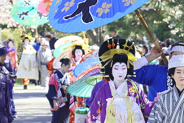 分水おいらん道中