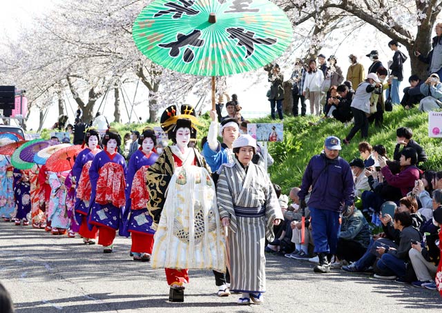 分水おいらん道中