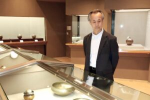 燕市産業史料館の「玉川宣夫 三代展」で玉川達士さん