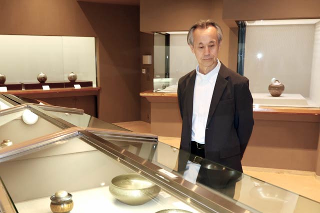 燕市産業史料館の「玉川宣夫 三代展」で玉川達士さん