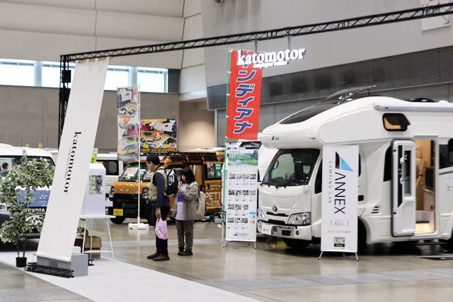 「新潟キャンピングカー＆OUTDOOR EXPO 2026」で最大だったカトーモーターのブース