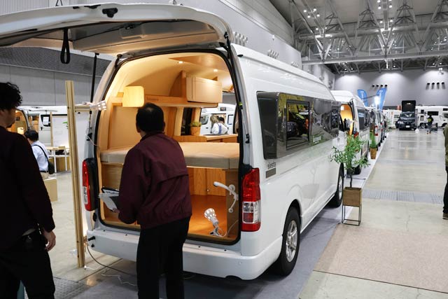 「新潟キャンピングカー＆OUTDOOR EXPO 2026」で最大だったカトーモーターのブース