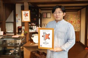 山café 一歩が「ベストカフェ賞」 地場野菜と看板ワッフル、11年目で初の受賞 口コミ評価で世界規模サイトから認定