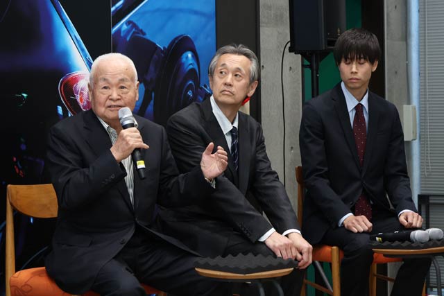 左から玉川宣夫さん、達士さん、佳太さん