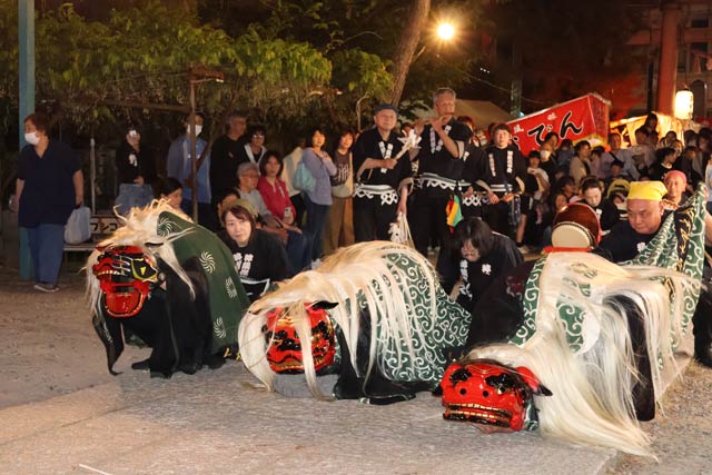 上横町保存会が戸隠神社で獅子舞パフォーマンス