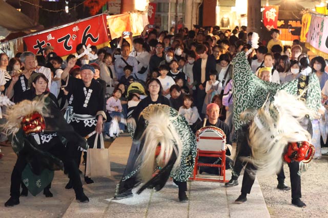 上横町保存会が戸隠神社で獅子舞パフォーマンス