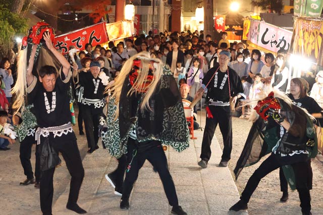 上横町保存会が戸隠神社で獅子舞パフォーマンス