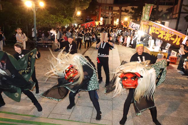 上横町保存会が戸隠神社で獅子舞パフォーマンス
