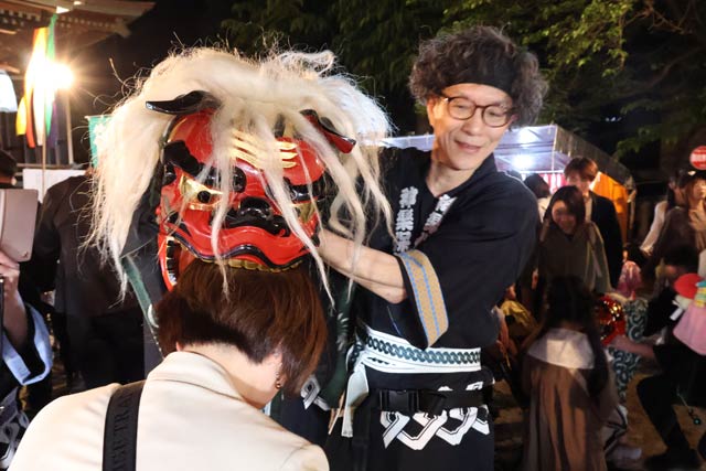 上横町保存会が戸隠神社で獅子舞パフォーマンス