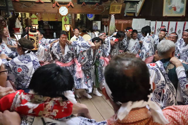 戸隠神社春季例大祭の万灯