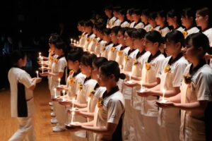 看護師への決意を胸に40人が継燈式 仮死状態で生まれた自分を救ってくれたと話す生徒も