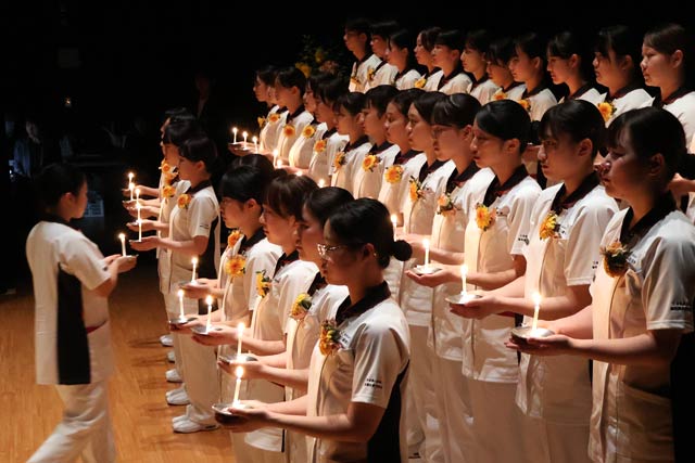 三条看護・医療・歯科衛生専門学校・看護学科の継燈式
