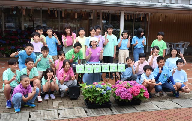 田沢葉月さんとつくったPRソング「雨色の季節」を披露