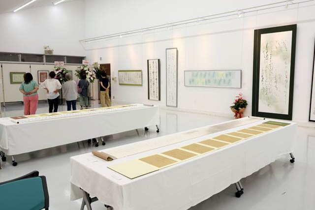 「第8回ー書創ー綺羅 書展」の展示作業