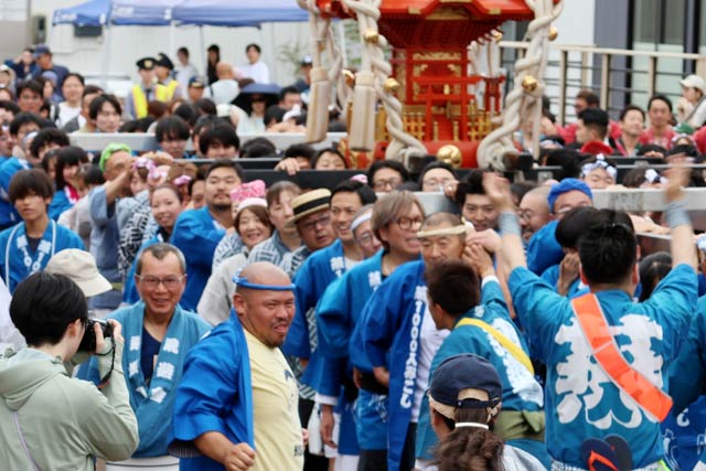燕1000人みこし