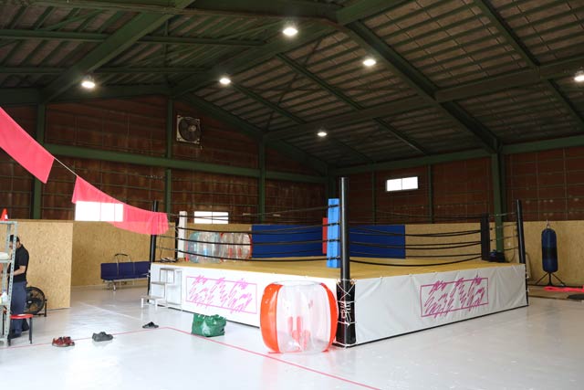空き工場を借りた約100つ坪の広いジム