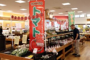 県内産地のトマトがただいまーとに集結 「完熟！トマトサミット」開催 完熟トマトのソルベも登場