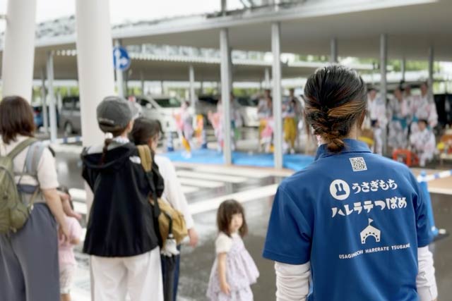 雨が降るなかハレラテつばめで競演