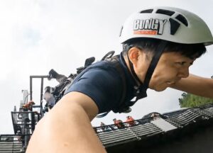 市長が120m直下の谷底へ向かってジャンプ 八十里越開通に向け「天空大橋」からバンジー 来夏の暫定開通へ機運高める2日間