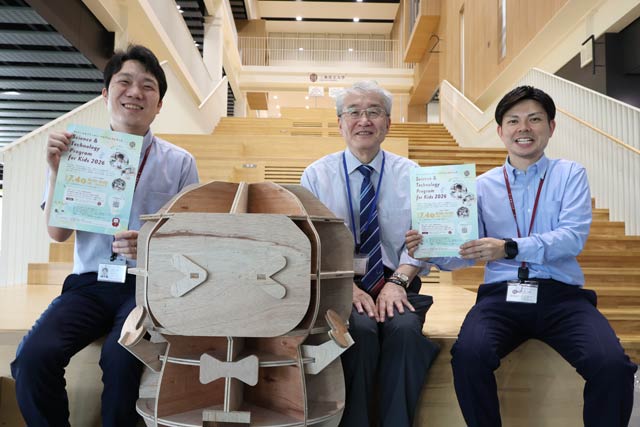「Science & Technology Program for Kids 2026」を開く三条市立大学の教員ら