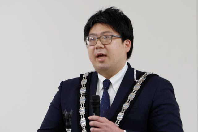 2027年度理事長候補者に選出されてあいさつする遠藤さん