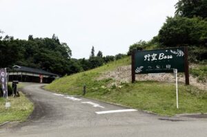 旧ゴルフ場が絶景テラスと空中アスレチックの「野空Base」に　加茂市に突然現れた新レジャースポット