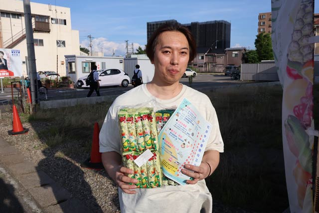東三条商店街のタカラヤフルーツの金子栄利さん