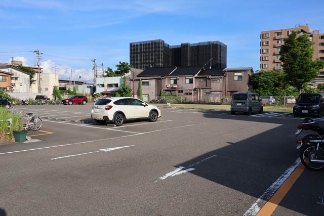 会場の市営駐車場「東三条駅前駐車場」