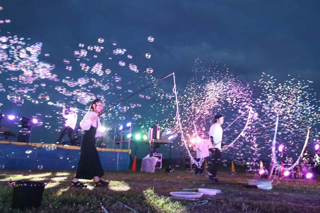 「メモリアル＆ミズベリング三条フェス」のナイトバブル