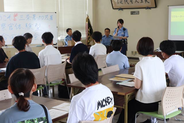 若手警察官が警察学校の生活を紹介