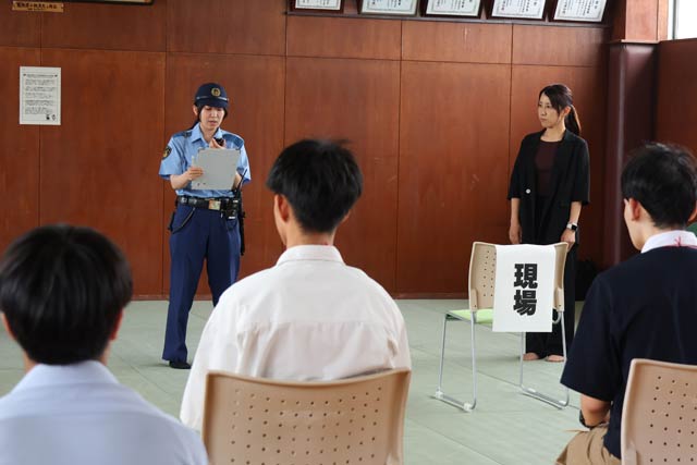 ひき逃げ事件の模擬捜査