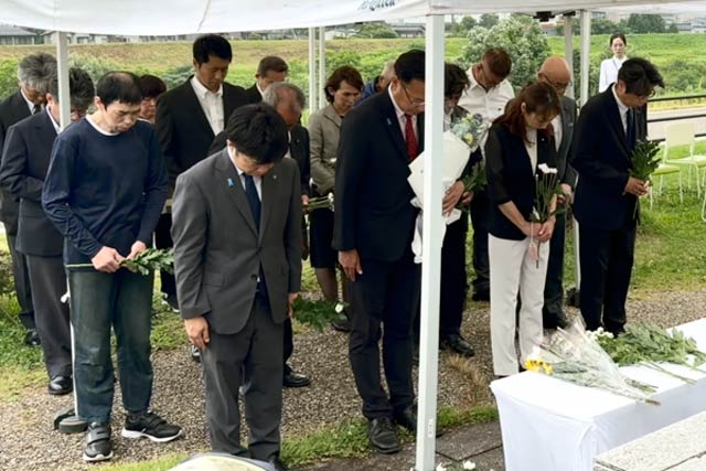 黙とう