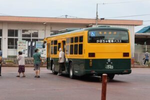 「ありそうでなかった」かぼちゃ電車の記憶たどる100キロの旅　保存会長案内で廃線跡巡る「電鉄探訪」ツアー