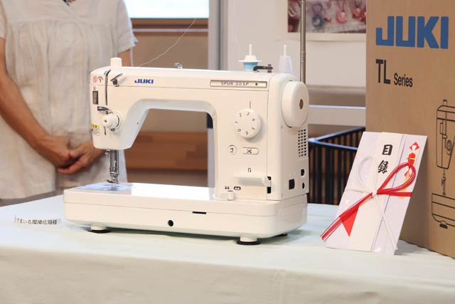寄付したJUKI製の業務用ミシン