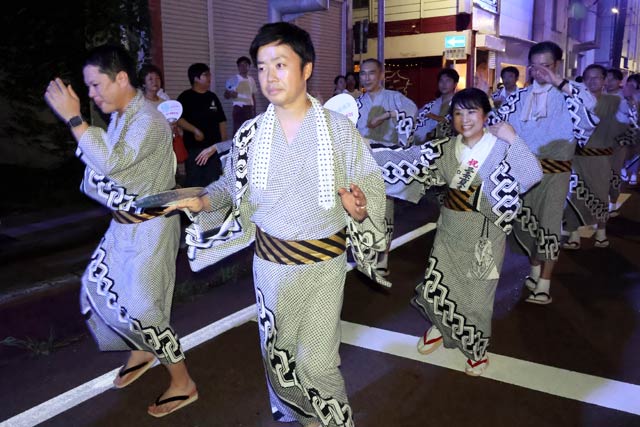 滝沢市長も「三条おけさ」を踊る