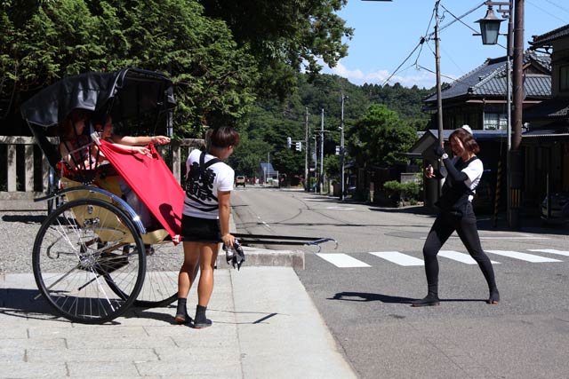 乗客の写真を撮影