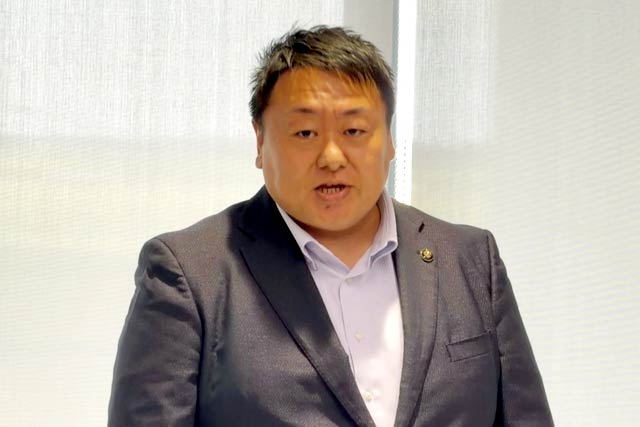選手を激励する佐野市長