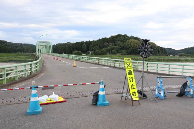 通行止めになっている渡部橋の右岸側