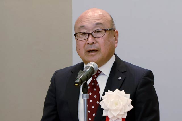 本間村長