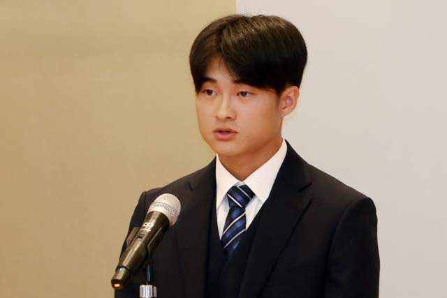 鈴木康大さん