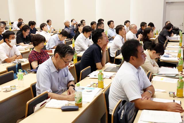 全国から参加した高校教諭
