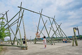 高さ6ｍ 竹でつくったバンブーブランコ