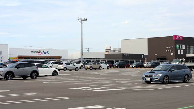「そよら三条須頃」は「Workman Colors そよら三条須頃店」とスターバックスのブランド名が表示されている