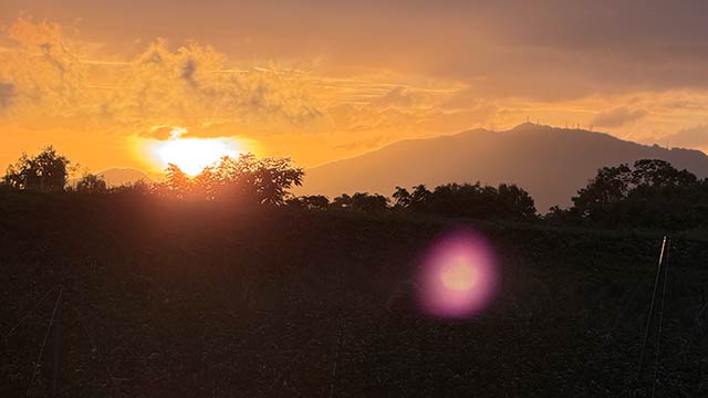 天気は不安定だったが日没前は夕焼けに染まった