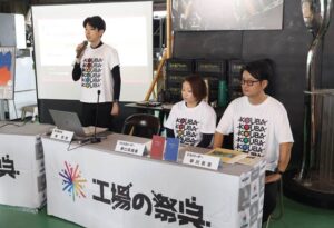記者会見で左から捧実行委員長、野口つたえるリーダー、早川ひらくリーダー