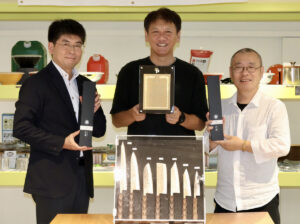「開ける楽しみ」まで包んだ名栗包丁　地元三条の3社でジャパンスター賞
