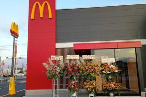 25日オープンするマクドナルド 8号線見附店
