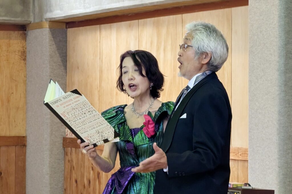 「森の健康館こだま」で声楽家の篠﨑寿さん、めぐみさん夫妻による無料コンサート